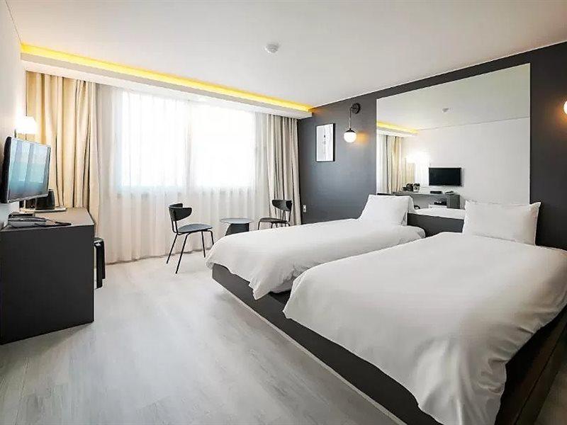 Pampas Hotel Jeju Exteriör bild