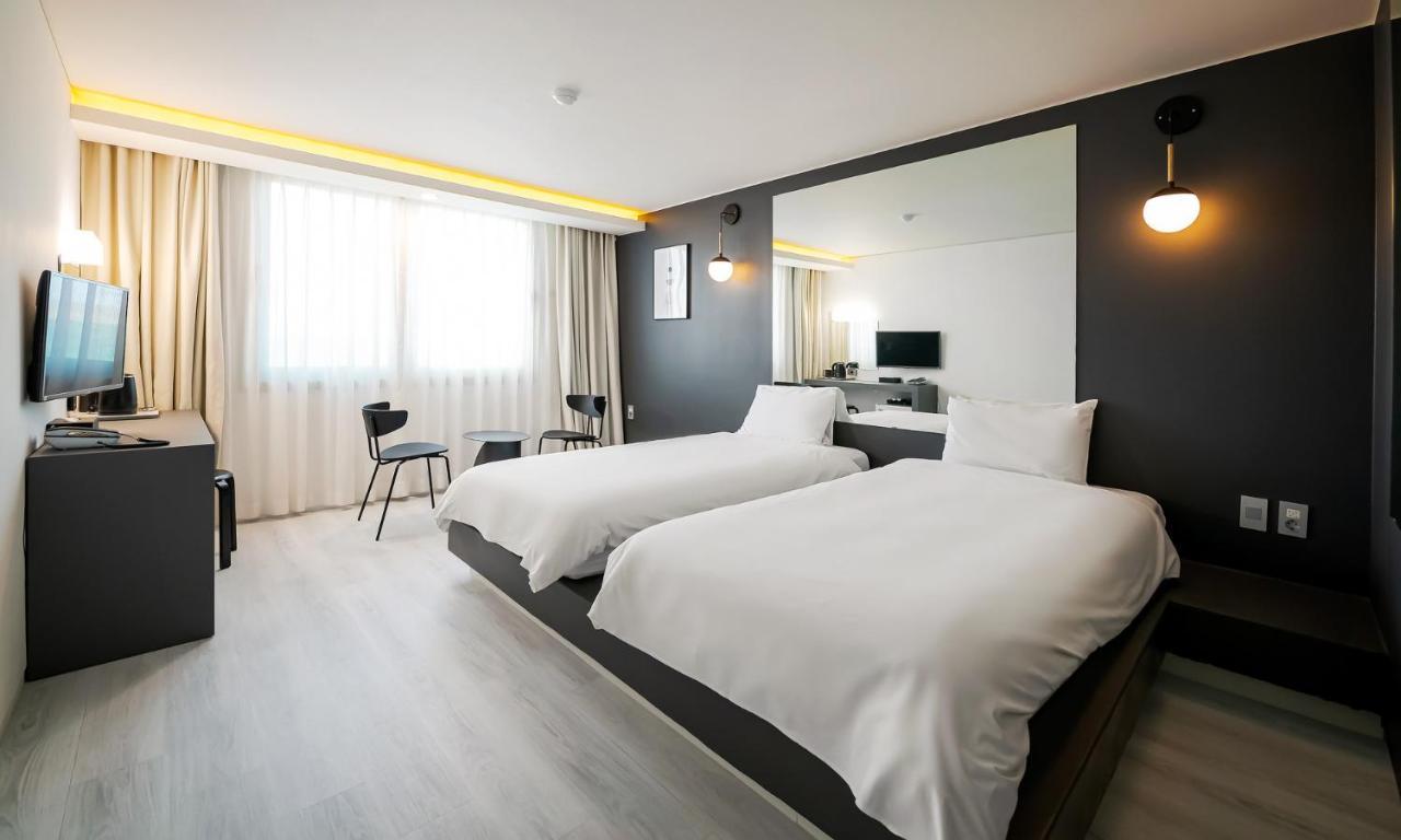 Pampas Hotel Jeju Exteriör bild