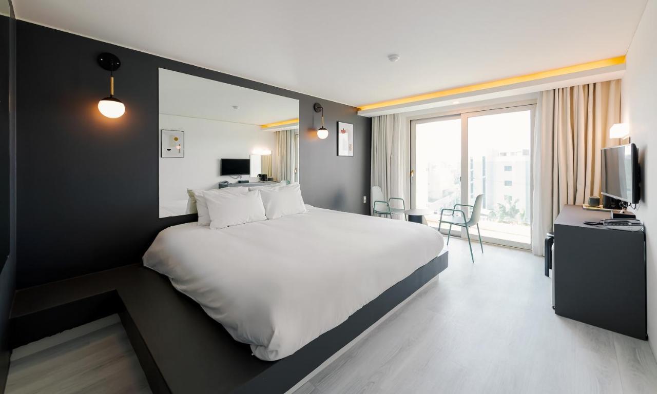 Pampas Hotel Jeju Exteriör bild