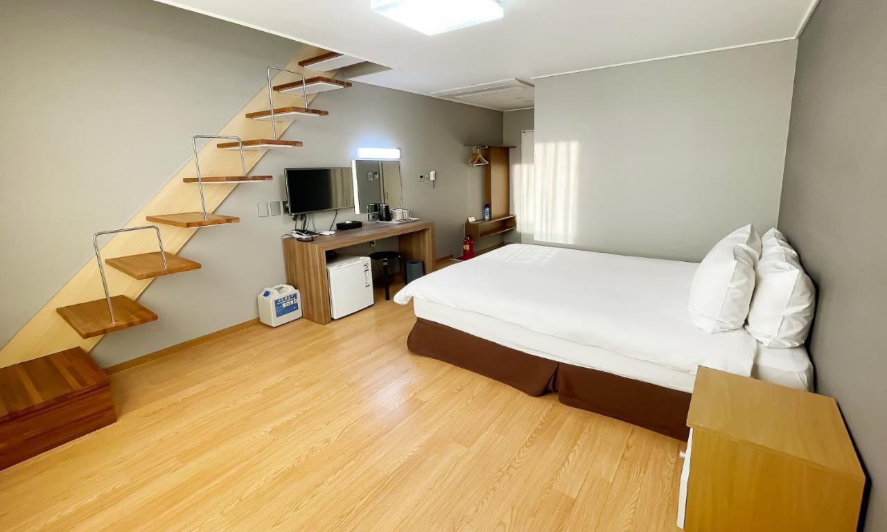 Pampas Hotel Jeju Exteriör bild