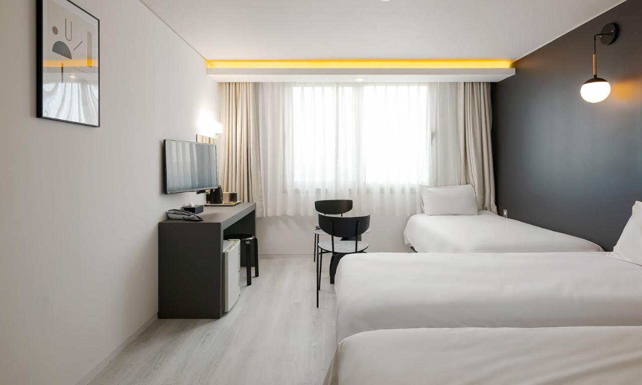 Pampas Hotel Jeju Exteriör bild
