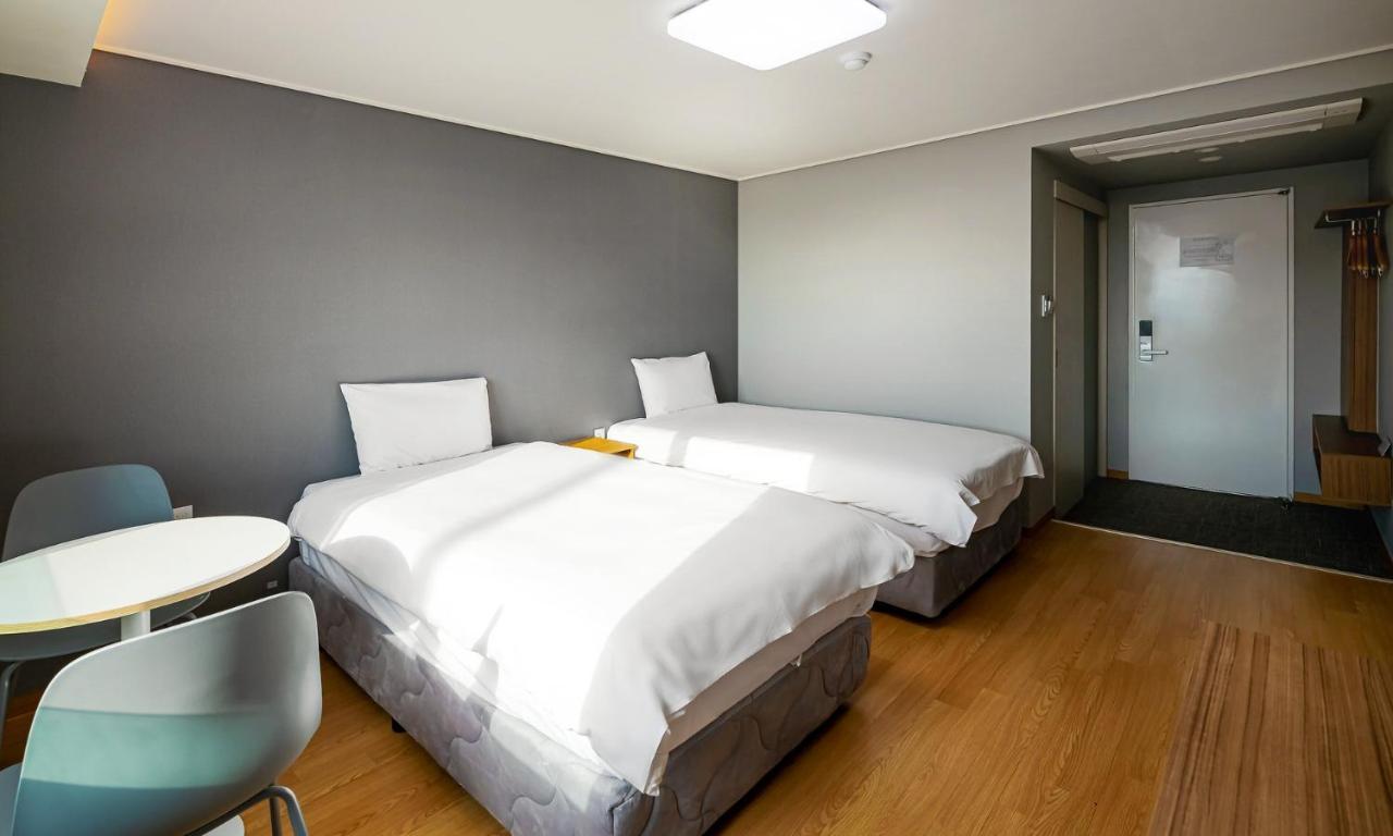 Pampas Hotel Jeju Exteriör bild