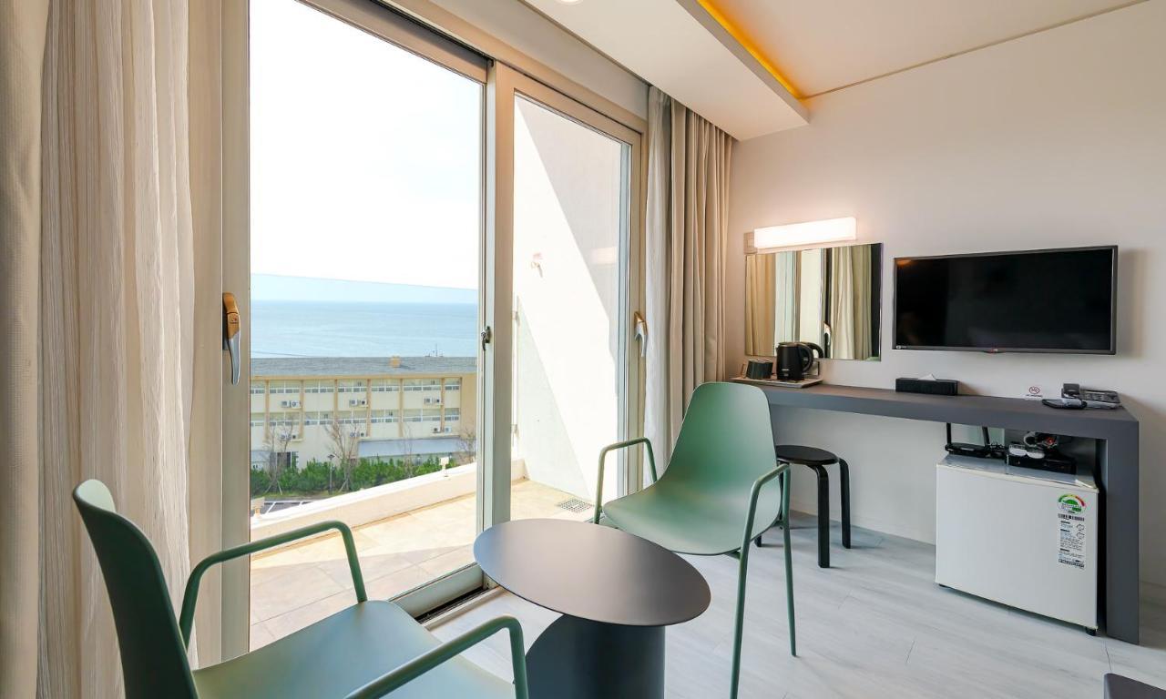 Pampas Hotel Jeju Exteriör bild