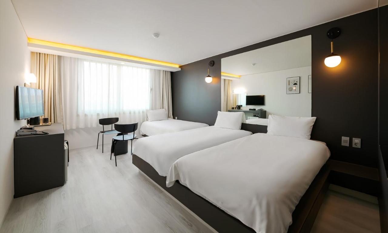 Pampas Hotel Jeju Exteriör bild