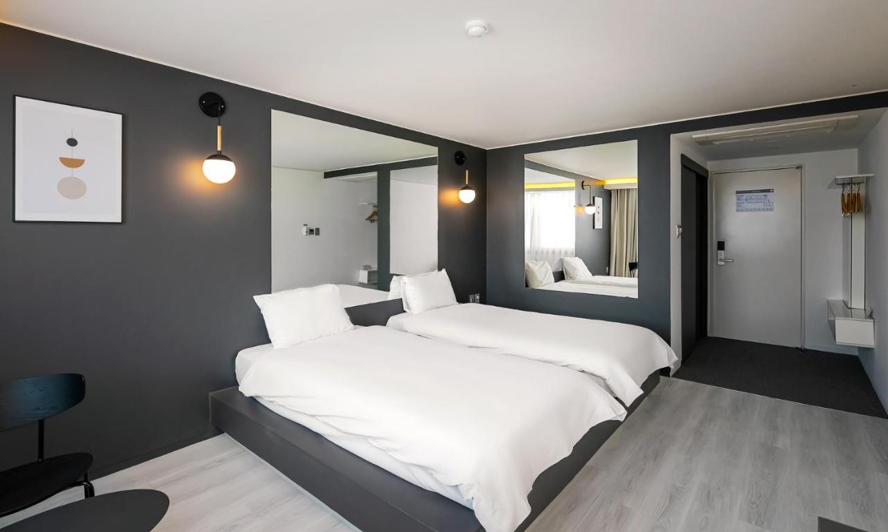 Pampas Hotel Jeju Exteriör bild