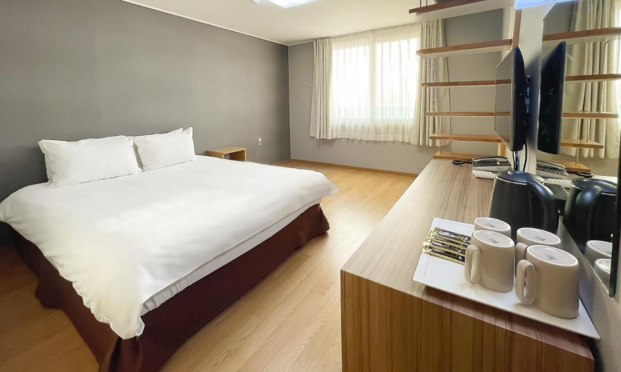 Pampas Hotel Jeju Exteriör bild